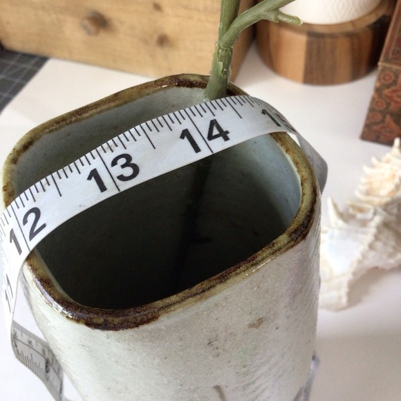 Studio pottery tall vase painted flower - Picture 6 of 8